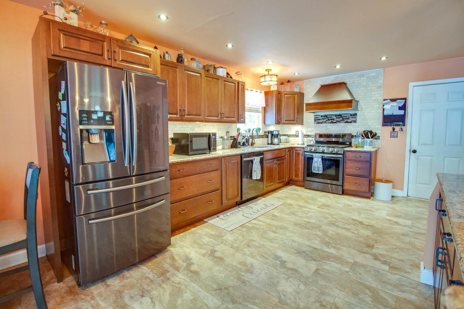 747 Riviera Circle Edwardsville, IL 62025 - Photo 10 of 38 Gallery Image 10