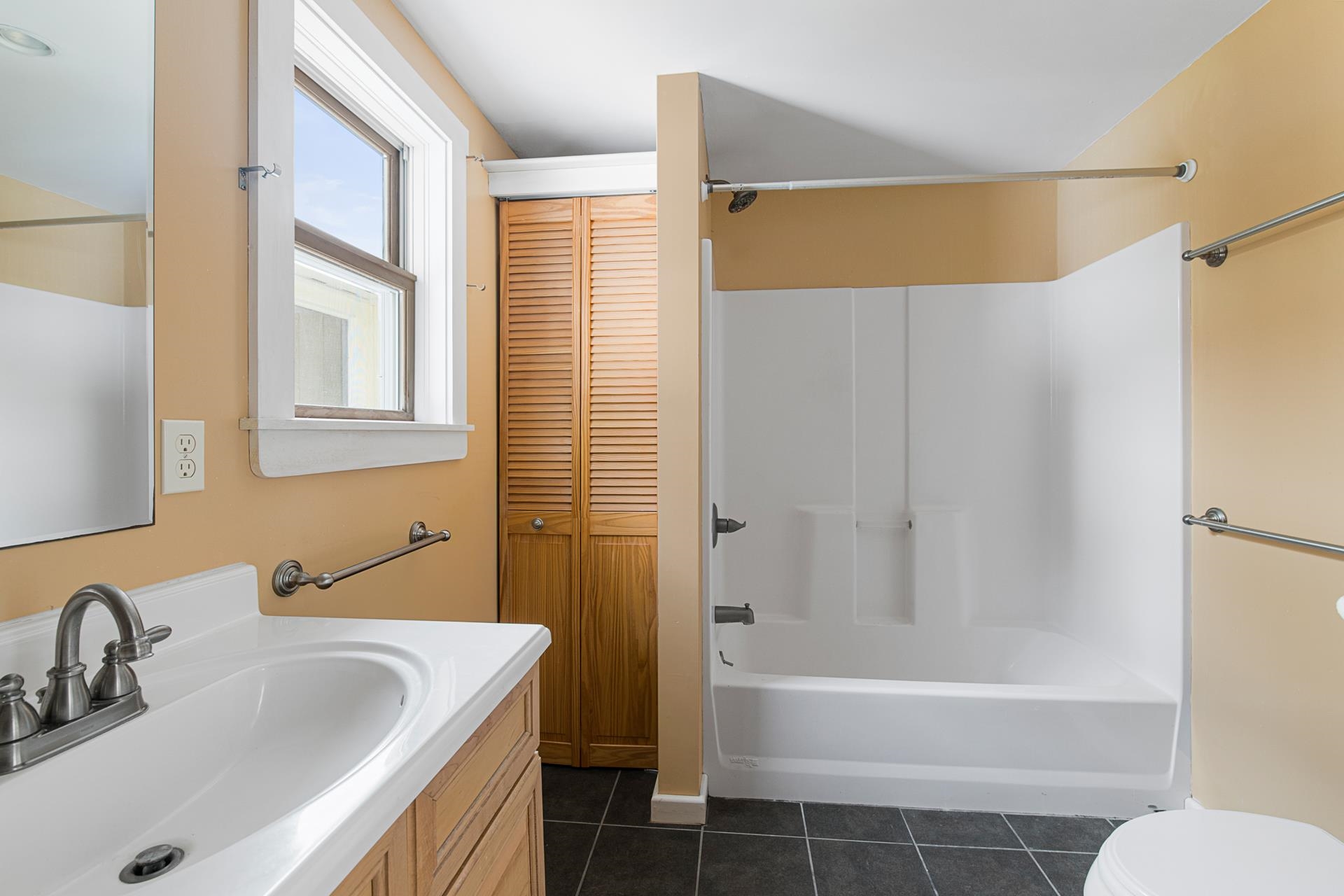 137 Pingree Road New London, NH 03257 - Photo 38 of 39 Gallery Image 38