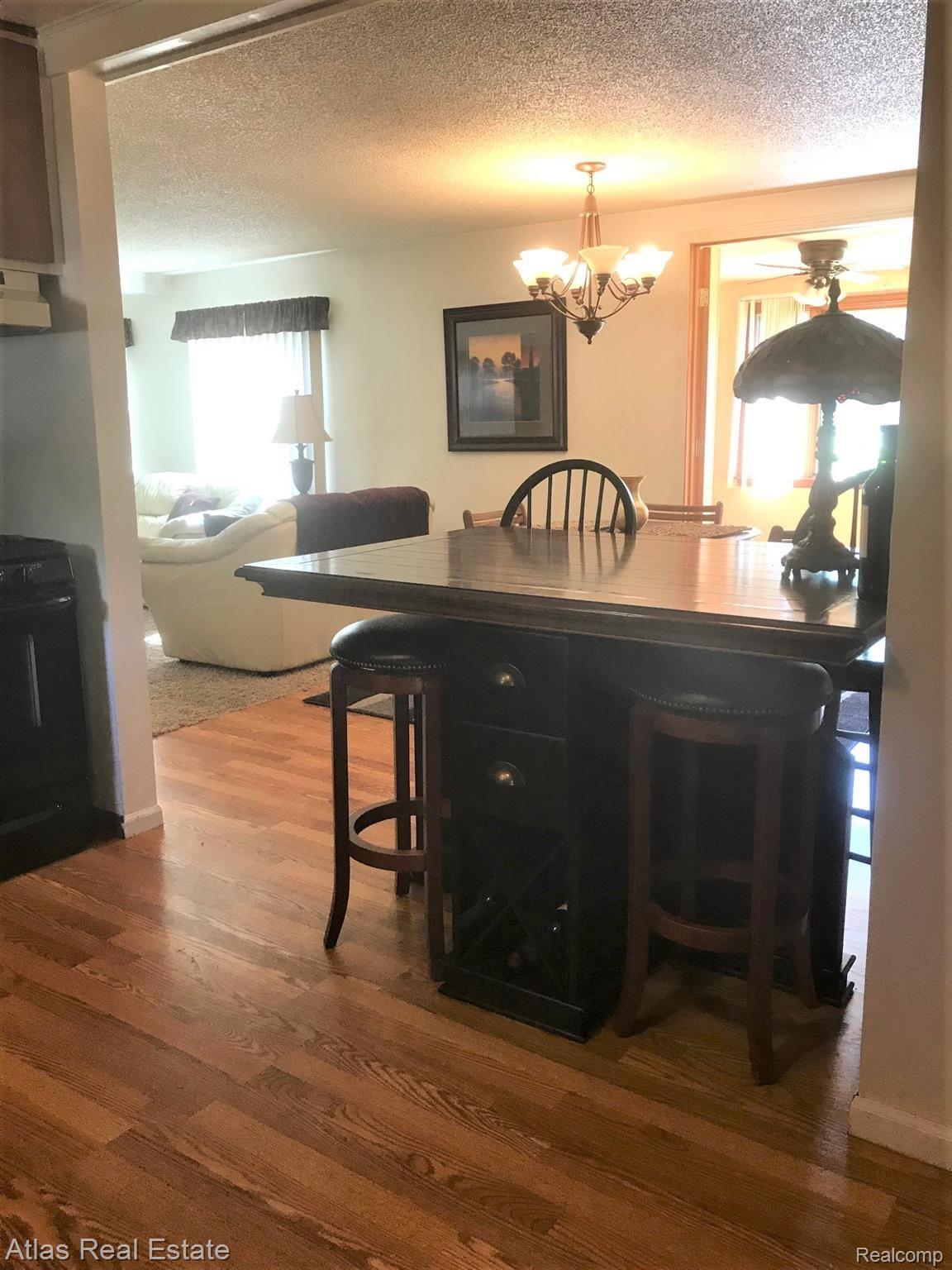 6121 East Potter Road Davison, MI 48423 - Photo 15 of 29 din2.jpg