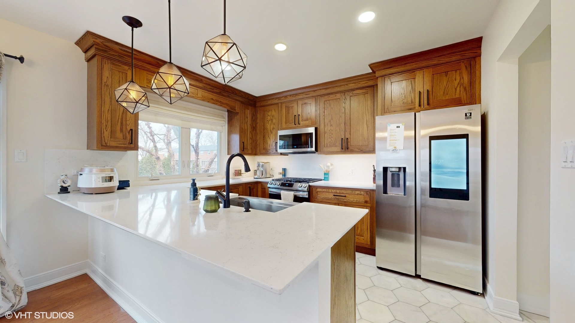 498 Old Surrey Road Hinsdale, IL 60521 - Photo 8 of 30