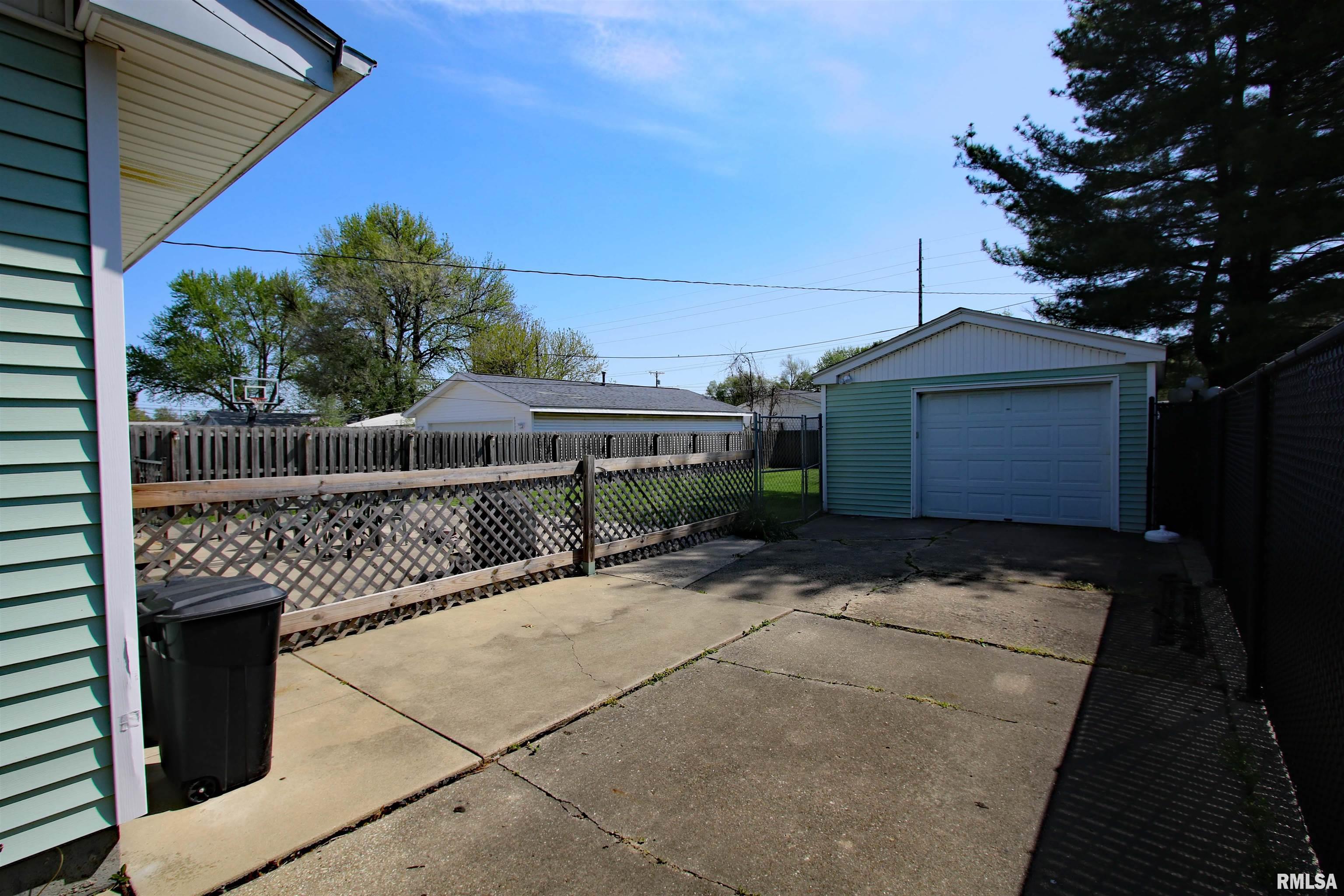 40 Melody Lane Springfield, IL 62702 - Photo 7 of 42