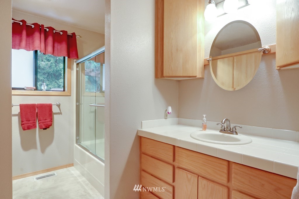 25308 Brooks Road East Orting, WA 98360 - Photo 23 of 40 a bathroom with a sink and a mirror