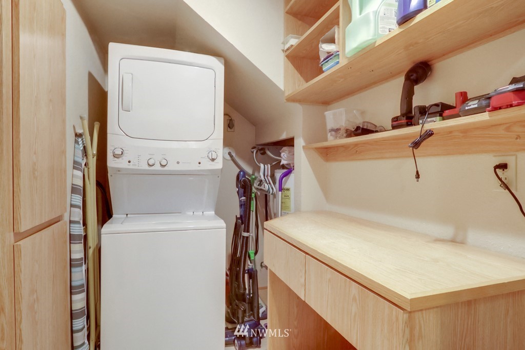25308 Brooks Road East Orting, WA 98360 - Photo 25 of 40 a utility room with dryer and washer