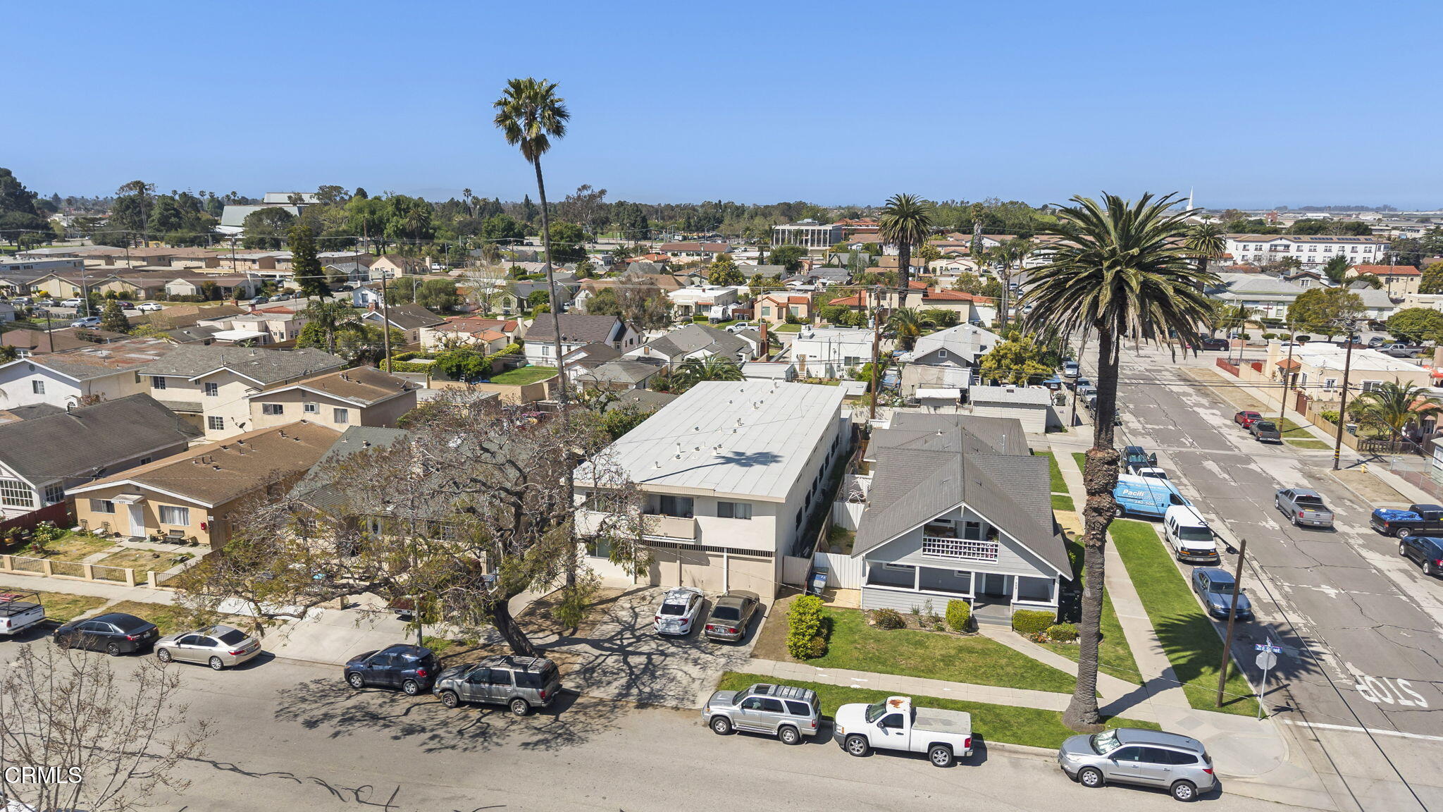 611 South E Street Oxnard, CA 93030 - Photo 11 of 19 11-web-or-mls-UpmarketMedia-611SE-49