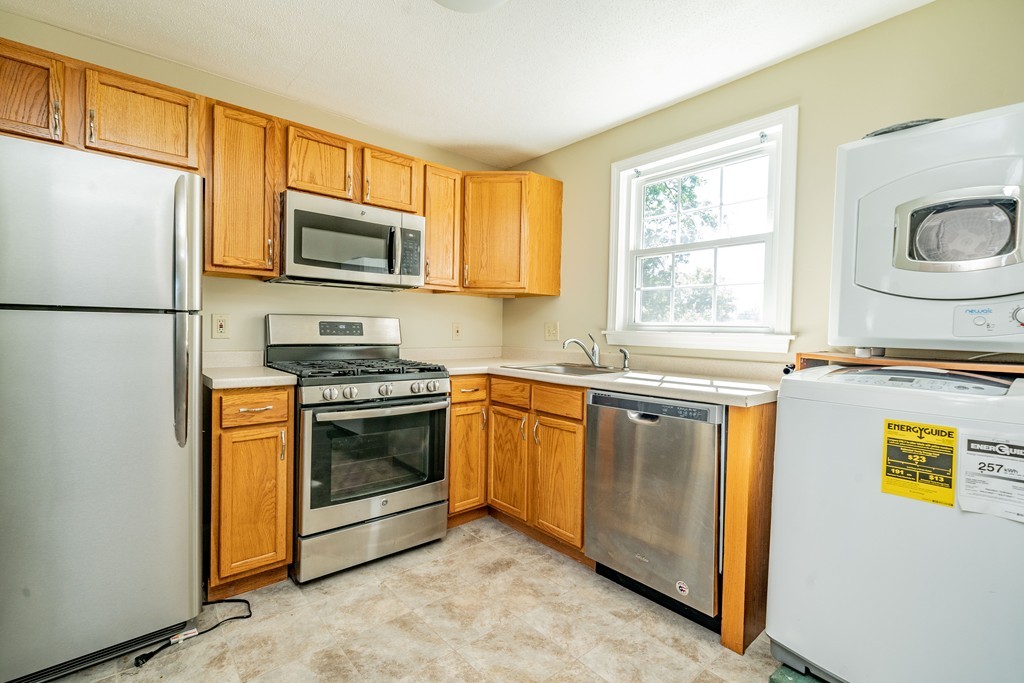 481 Cold Spring Avenue, Unit 3 West Springfield, MA 01089 - Photo 3 of 19 Gallery Image 3