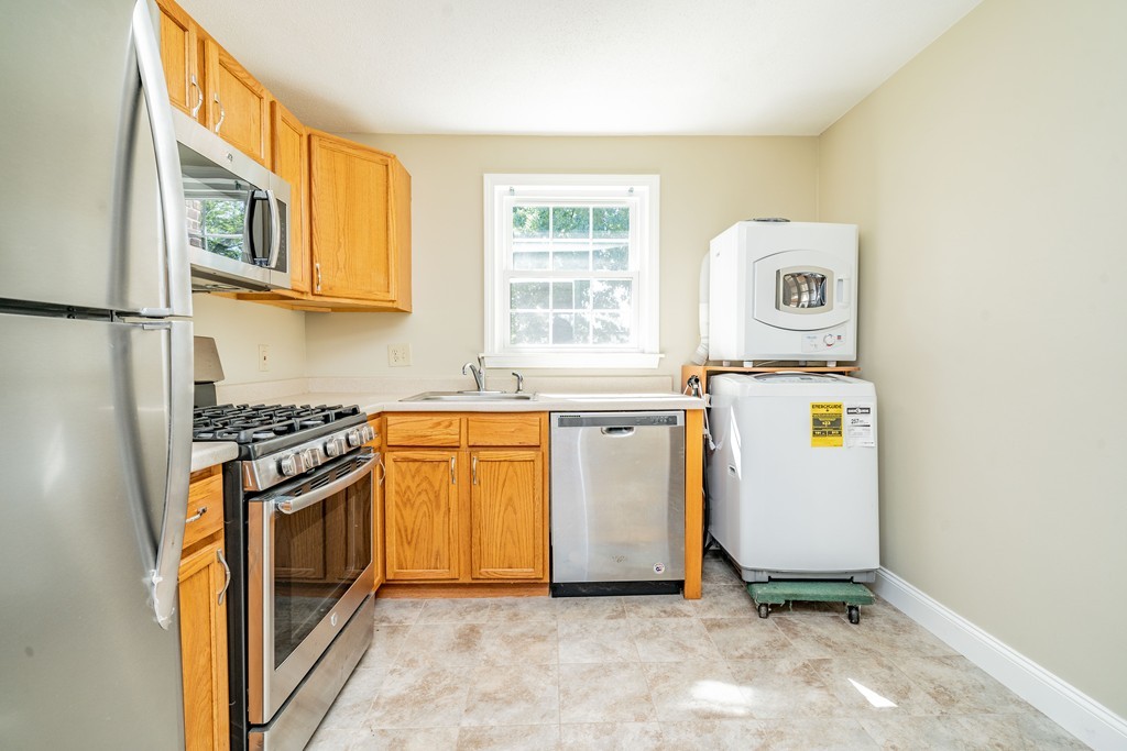 481 Cold Spring Avenue, Unit 3 West Springfield, MA 01089 - Photo 4 of 19 Gallery Image 4