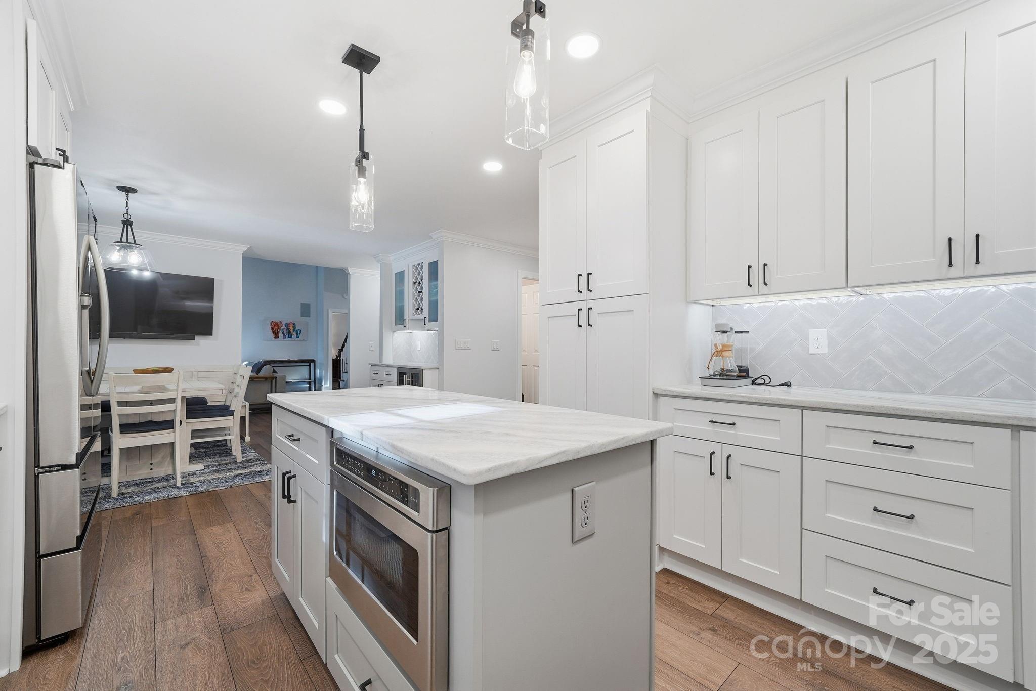 6600 Shaftesbury Road Charlotte, NC 28270 - Photo 14 of 42 a kitchen that has a sink a stove and chairs