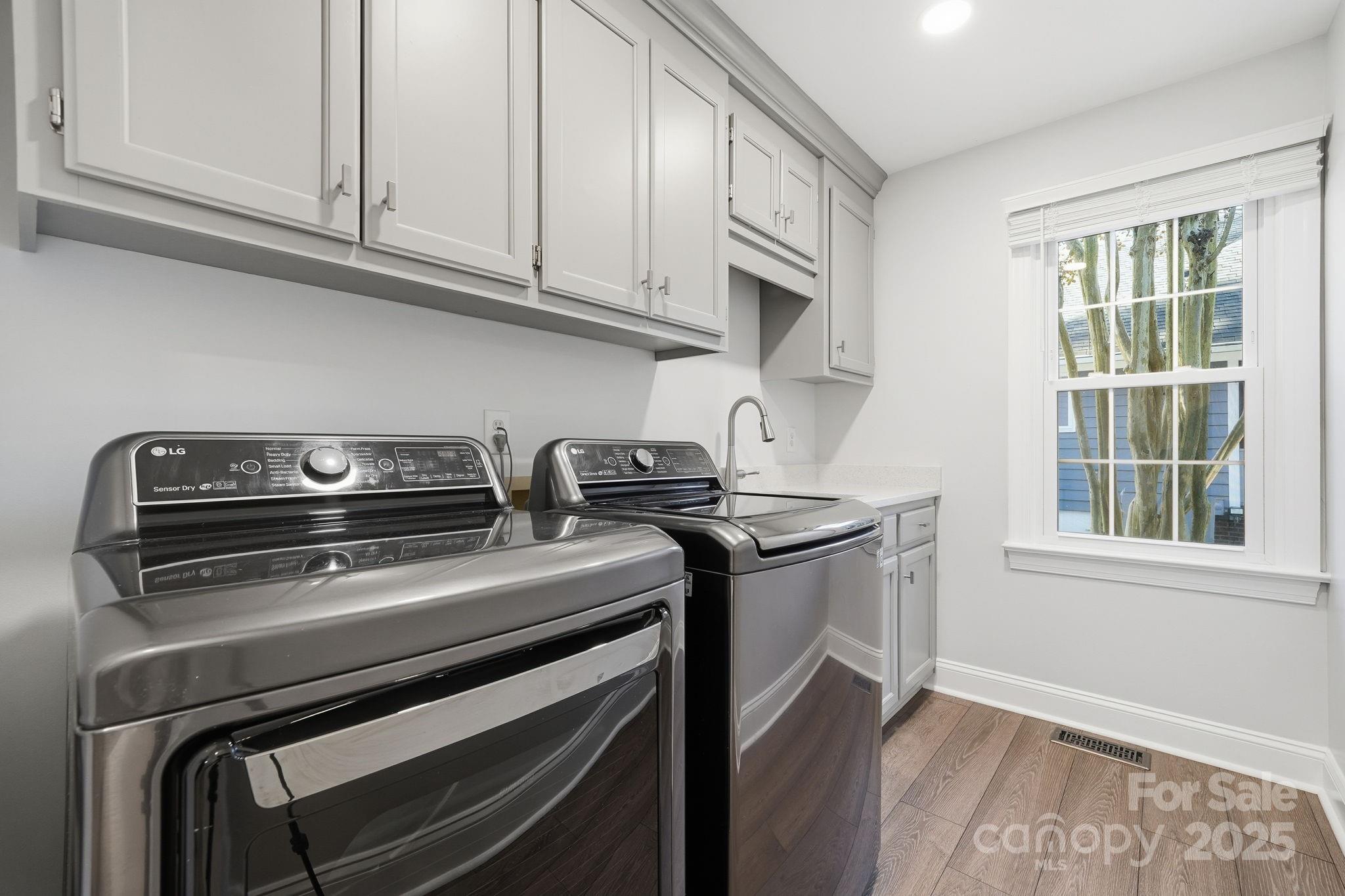 6600 Shaftesbury Road Charlotte, NC 28270 - Photo 20 of 42 a kitchen with a stove and a white cabinets