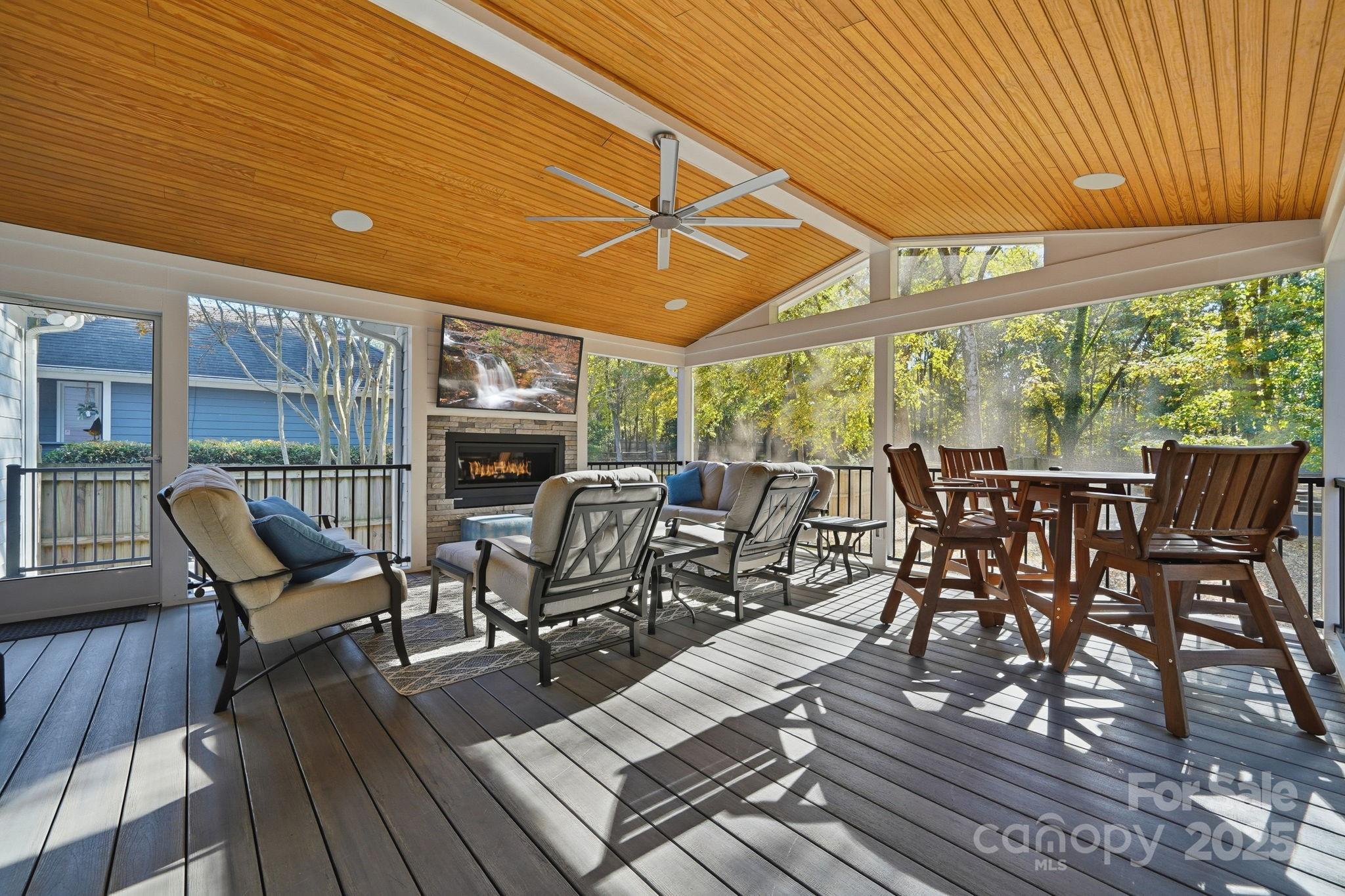 6600 Shaftesbury Road Charlotte, NC 28270 - Photo 33 of 42 a view of a patio with table and chairs