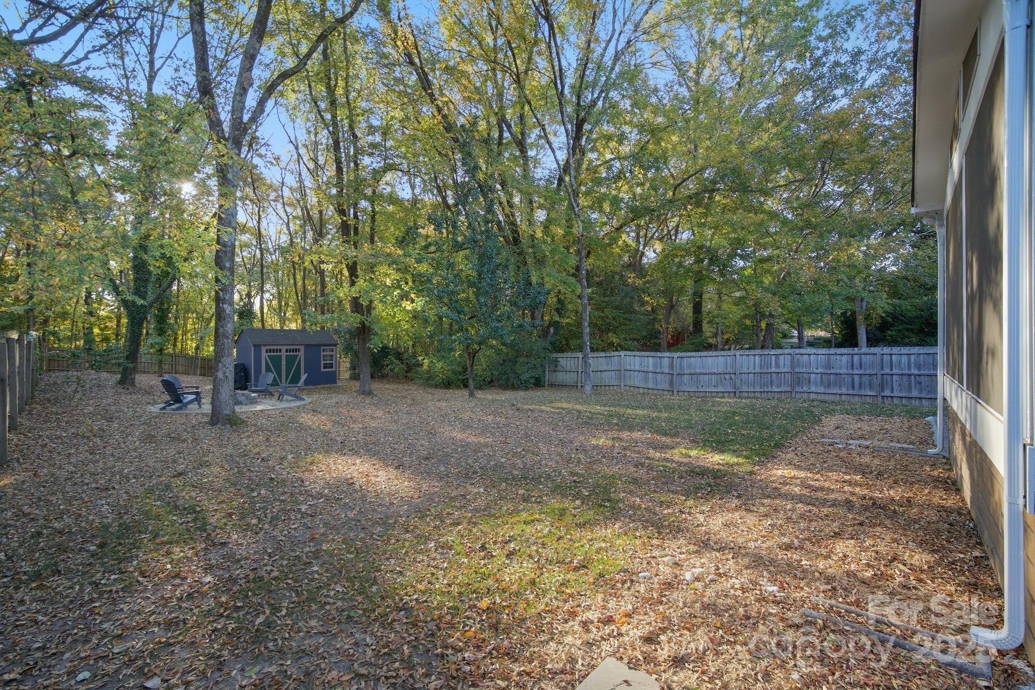 6600 Shaftesbury Road Charlotte, NC 28270 - Photo 38 of 42 a view of a backyard with large trees