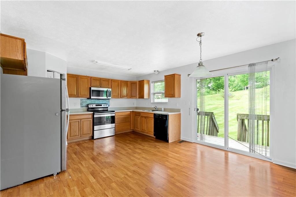 144 Lockheed Drive Coraopolis, PA 15108 - Photo 4 of 23 Gallery Image 4