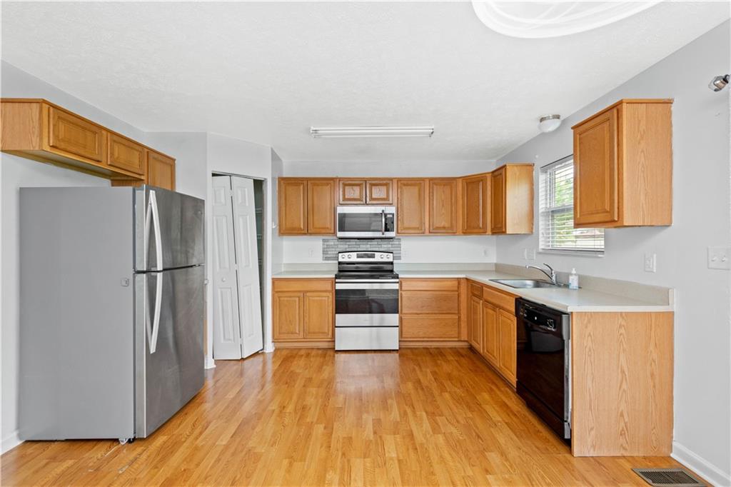 144 Lockheed Drive Coraopolis, PA 15108 - Photo 6 of 23 Gallery Image 6