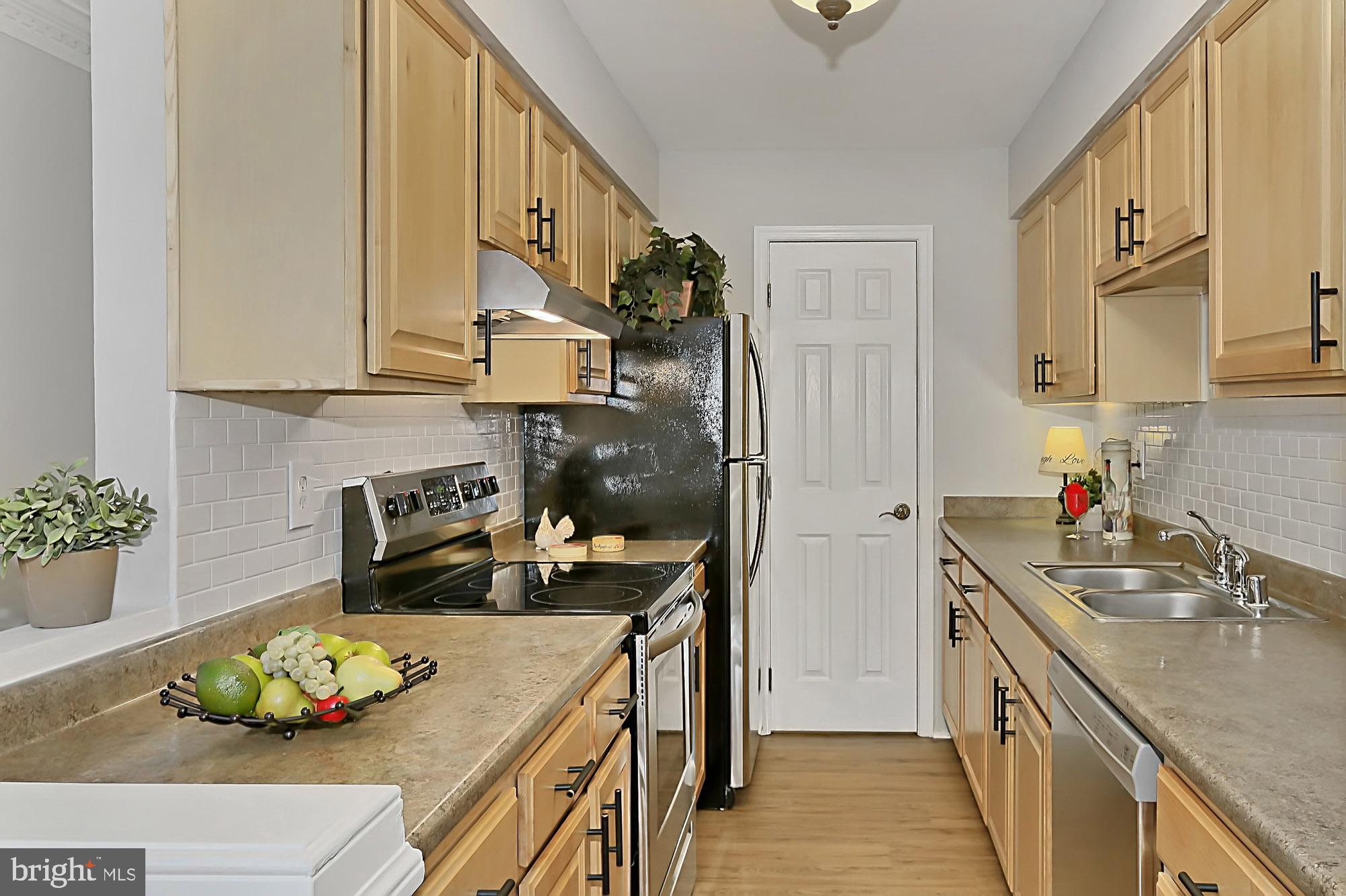 5905 Noblestown Road, Unit L Springfield, VA 22152 - Photo 13 of 49 Kitchen