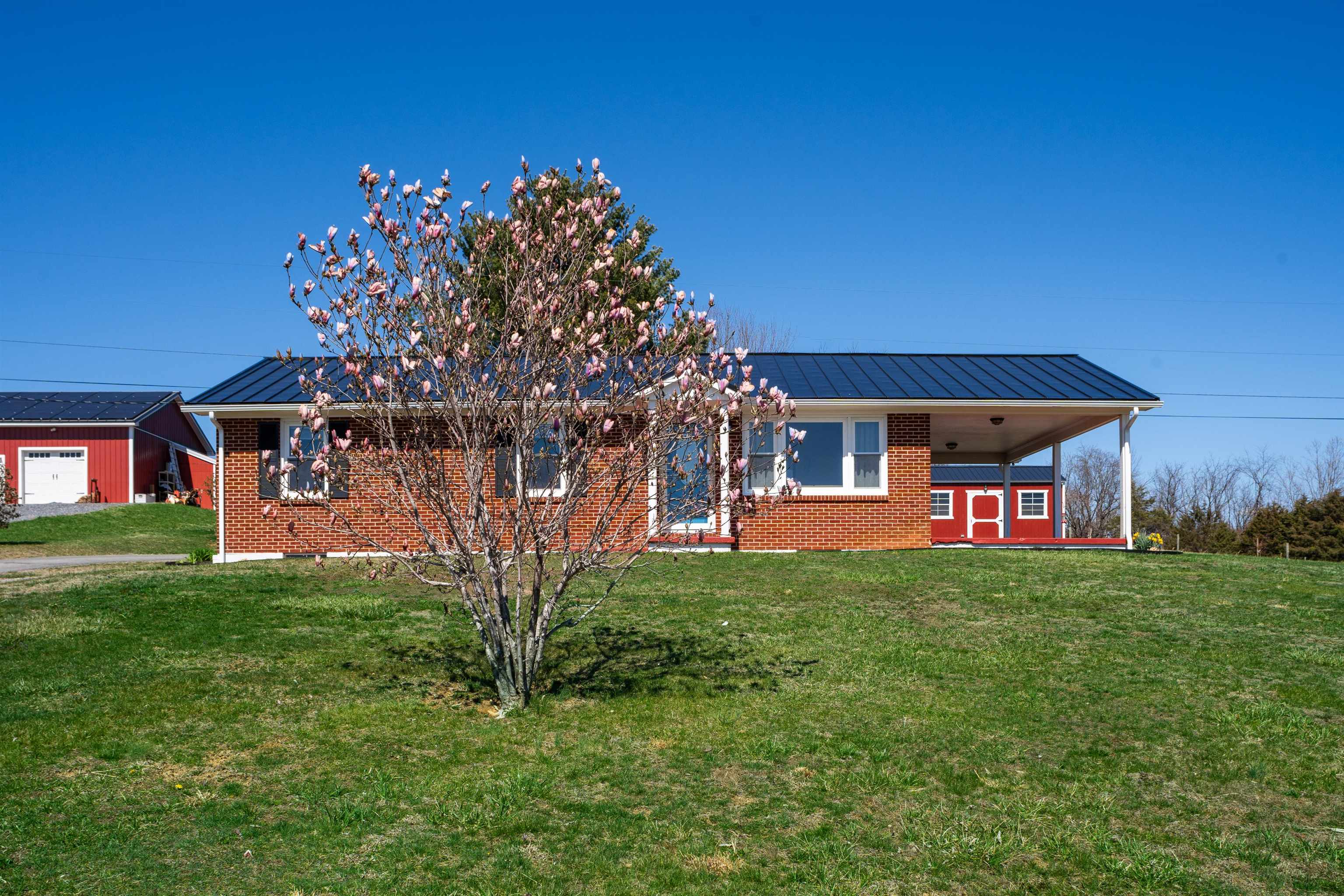 899 Timber Ridge Road Fairfield, VA 24435 - Photo 5 of 65 a front view of a house with garden