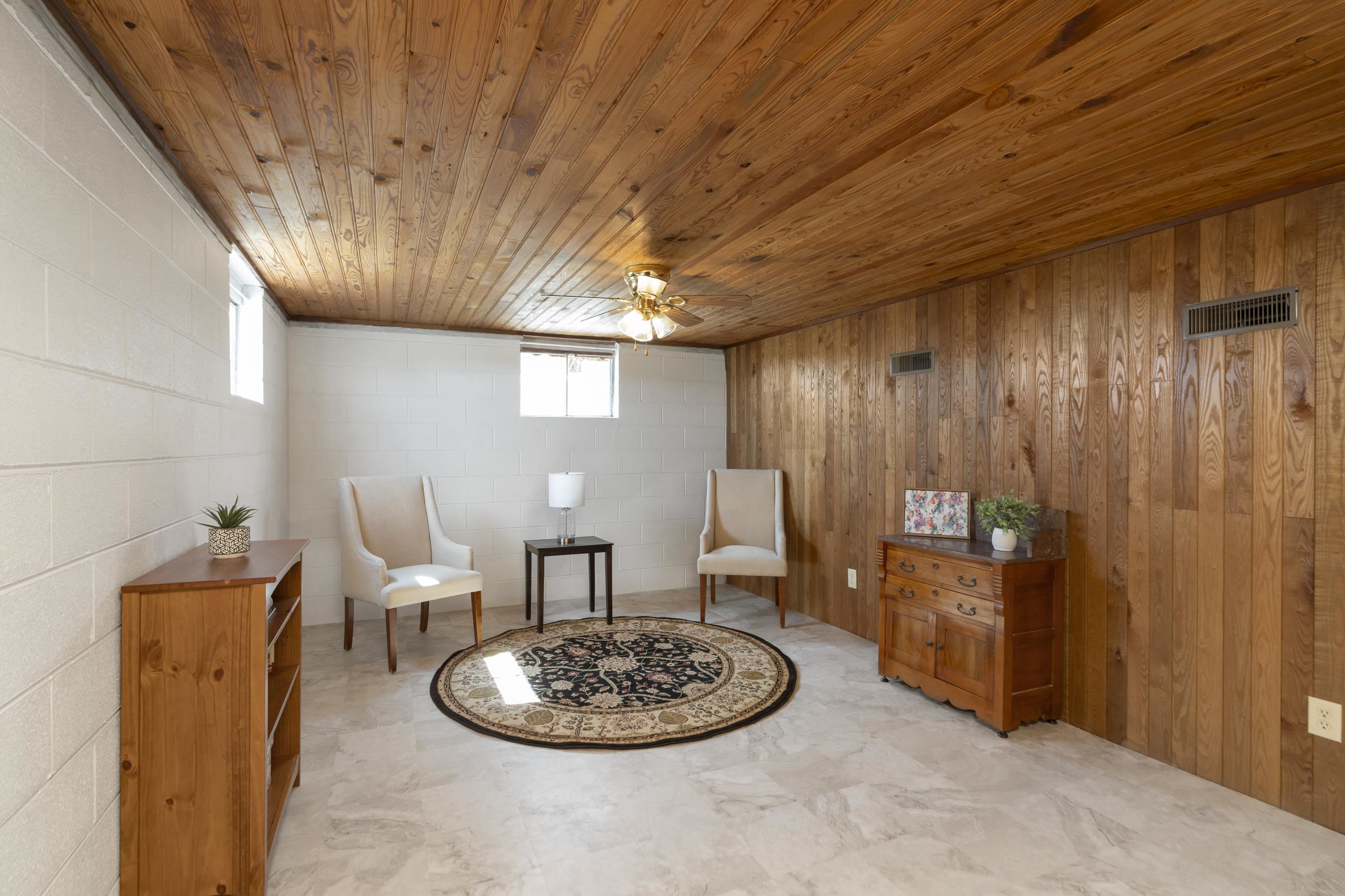899 Timber Ridge Road Fairfield, VA 24435 - Photo 62 of 65 a very nice looking room with a wooden table