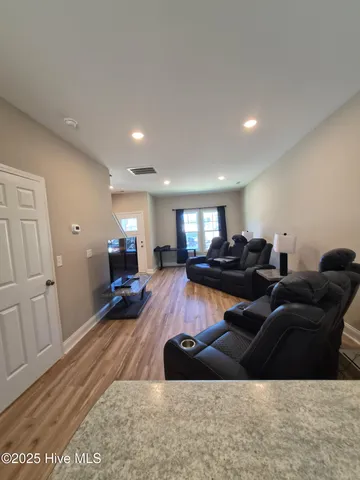 $1,450 | 187 Loren Road, Hubert, NC 28539