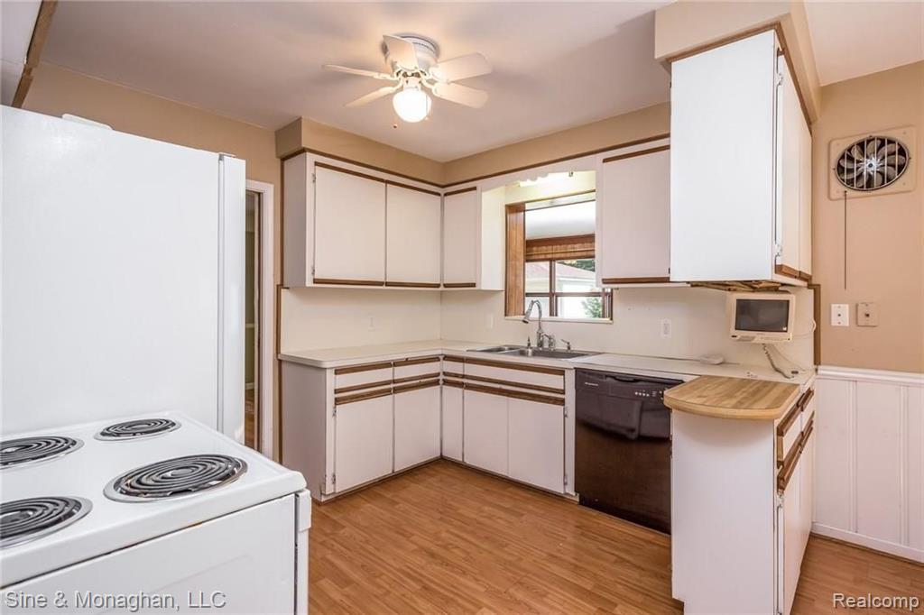 1766 Newcastle Road Grosse Pointe, MI 48236 - Photo 8 of 39