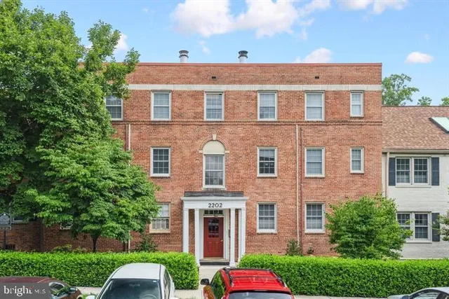 $1,900 | 2202 Washington Avenue, Unit 302, Silver Spring, MD 20910