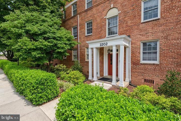 2202 Washington Avenue, Unit 302 Silver Spring, MD 20910 - Photo 2 of 25