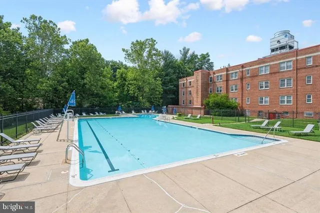 $1,900 | 2202 Washington Avenue, Unit 302, Silver Spring, MD 20910