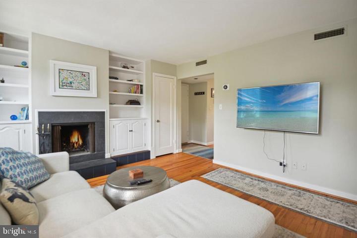 2202 Washington Avenue, Unit 302 Silver Spring, MD 20910 - Photo 7 of 25