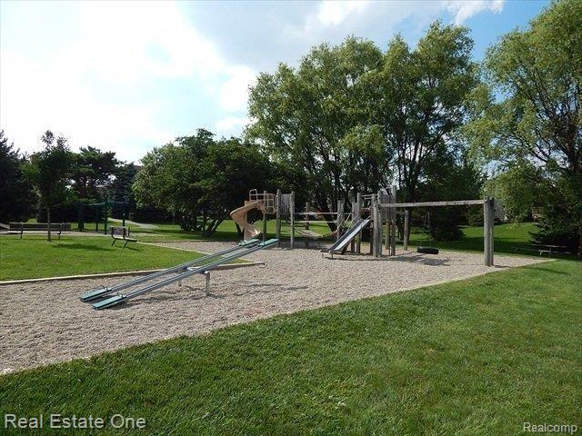 1709 Grandview Drive Rochester, MI 48306 - Photo 25 of 25 NFF play area.JPG
