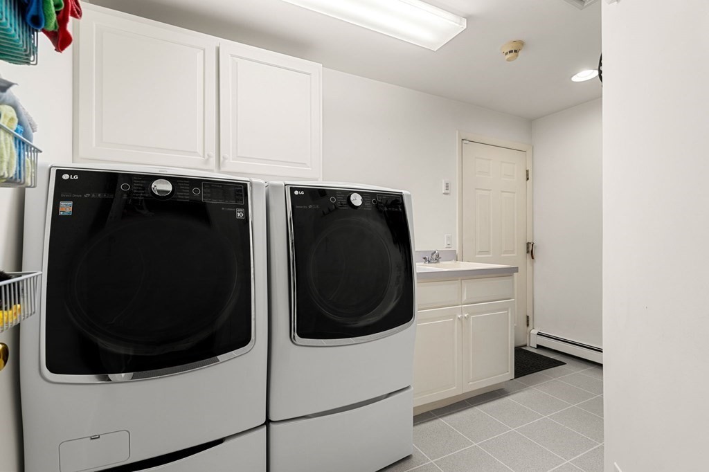 7 Par Brae Grantham, NH 03753 - Photo 15 of 42 a utility room with dryer and washer