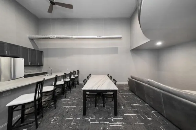 $2,235 | 915 Penn Avenue, Unit 1010, Pittsburgh, PA 15222