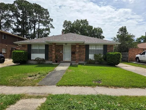 $1,700 | 1421 Carrollton Avenue, Metairie, LA 70005