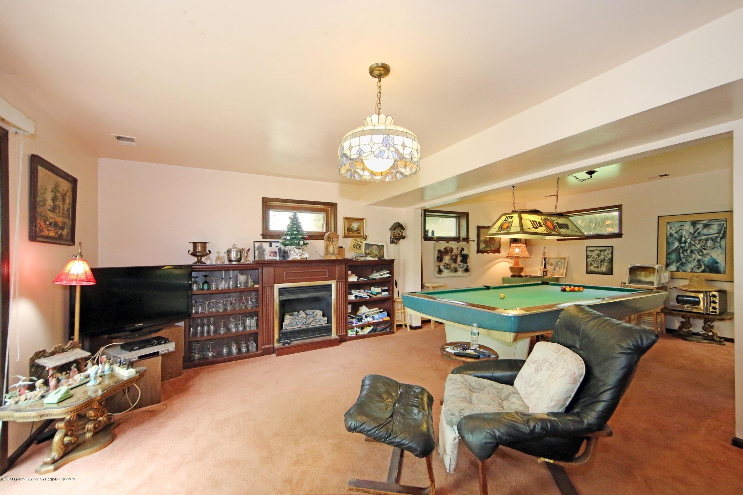 657 Locust Point Road Atlantic Highlands, NJ 07716 - Photo 18 of 21 Family Room