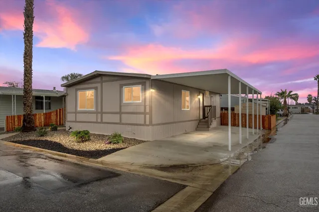 a view of a house with entertaining space