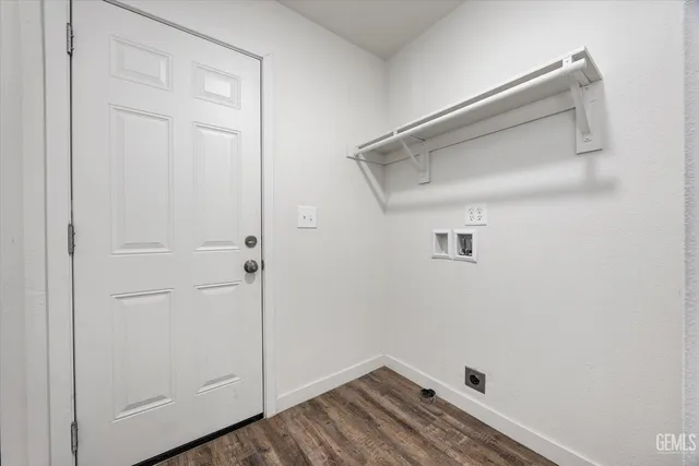 a view of utility room