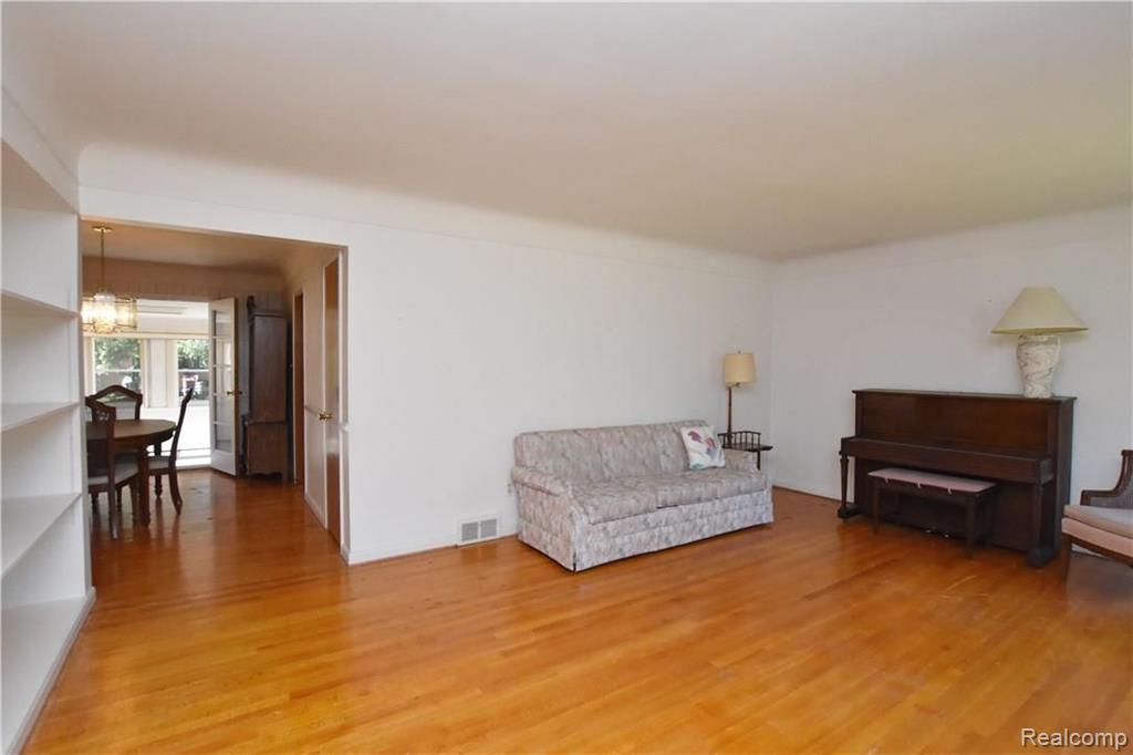 16279 Beverly Road Franklin, MI 48025 - Photo 7 of 38