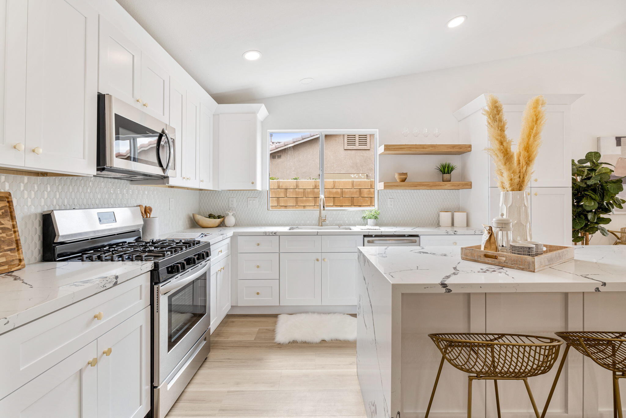 79340 Paseo Del Rey La Quinta, CA 92253 - Photo 38 of 69 a kitchen with a stove a sink and a refrigerator