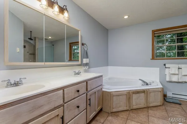 $499,900 | 25350 Englewood Lane, Lebanon, MO 65536