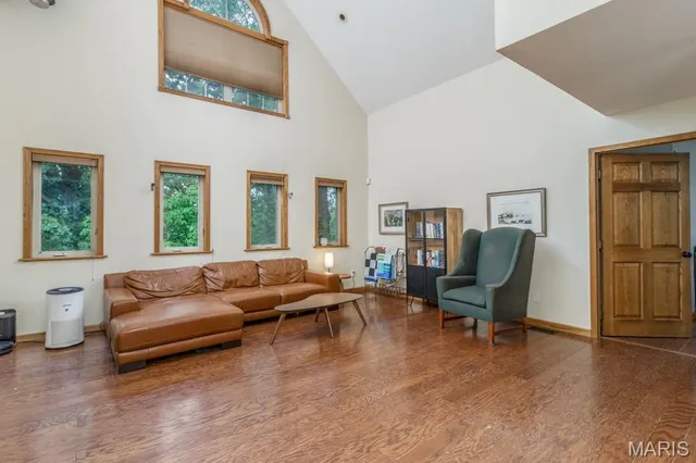 $499,900 | 25350 Englewood Lane, Lebanon, MO 65536