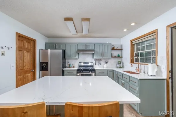 $499,900 | 25350 Englewood Lane, Lebanon, MO 65536