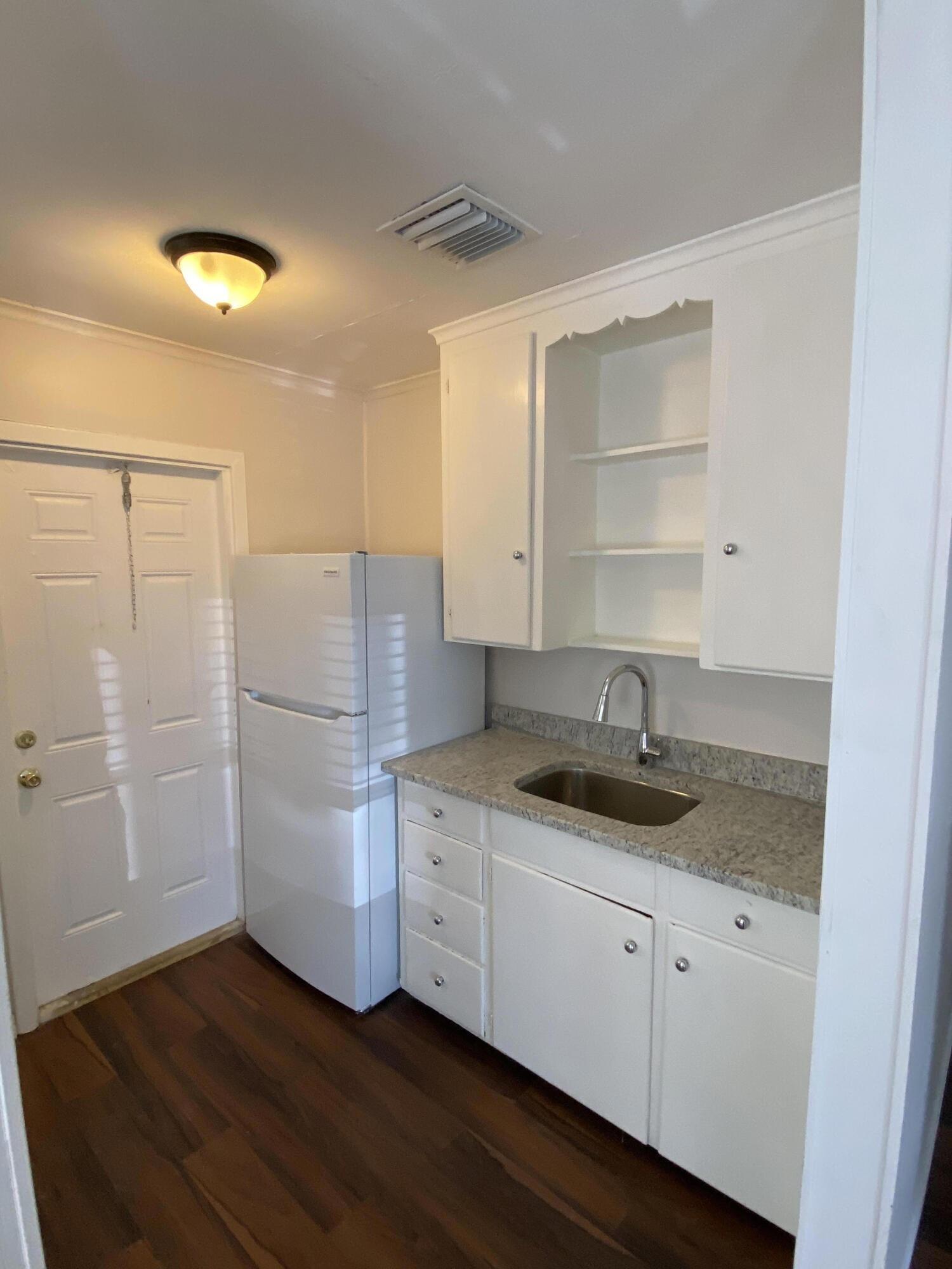 816 West 4th Street Riviera Beach, FL 33404 - Photo 4 of 10 4