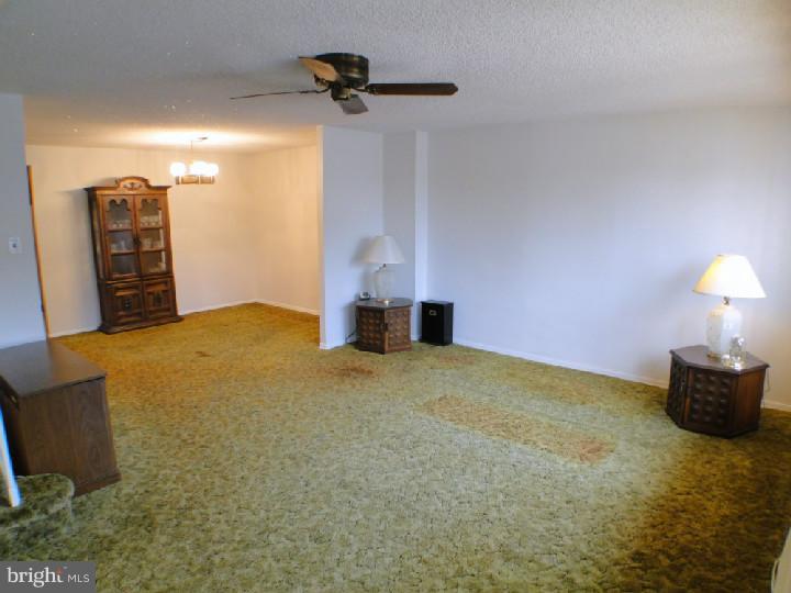 4202 Greenmount Road Philadelphia, PA 19154 - Photo 3 of 19 Living Room