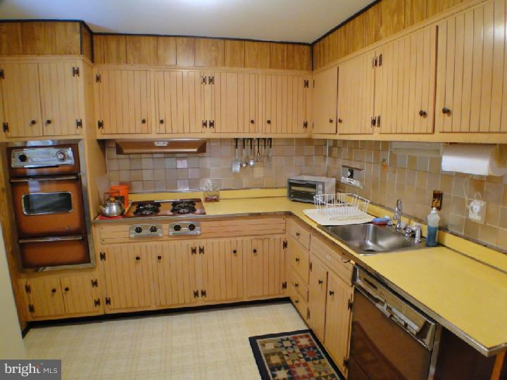 4202 Greenmount Road Philadelphia, PA 19154 - Photo 5 of 19 Kitchen