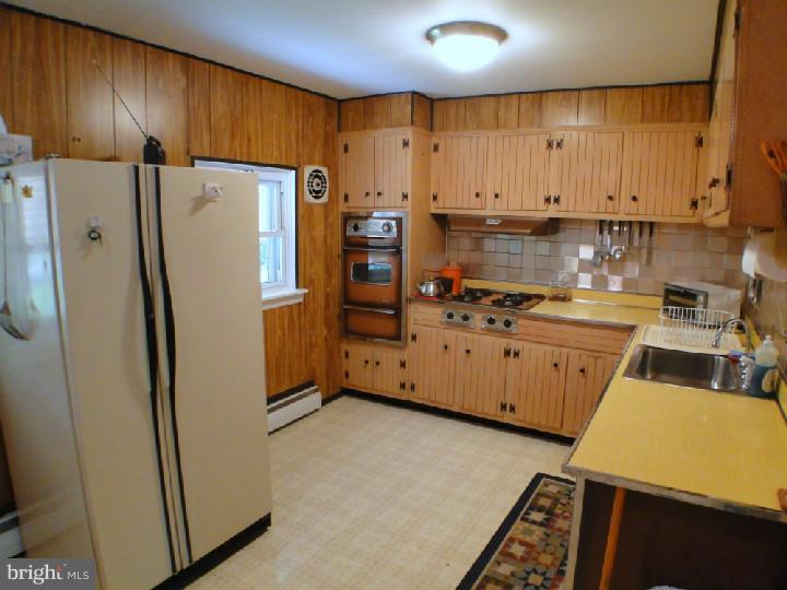 4202 Greenmount Road Philadelphia, PA 19154 - Photo 6 of 19 Kitchen