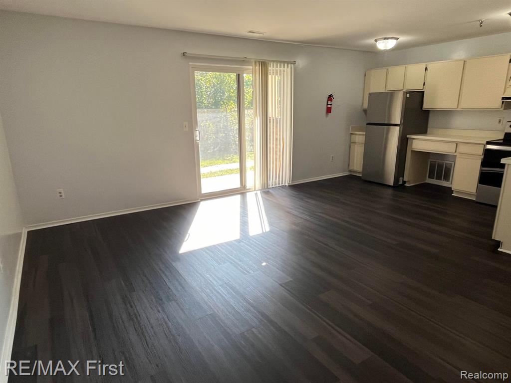 286 East Thirteen Mile Road, Unit 101 Madison Heights, MI 48071 - Photo 4 of 18