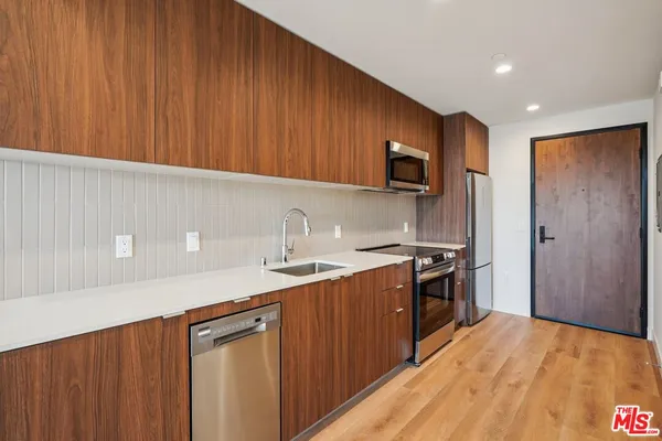 $4,095 | 10431 Santa Monica Boulevard, Unit 501, Los Angeles, CA 90024