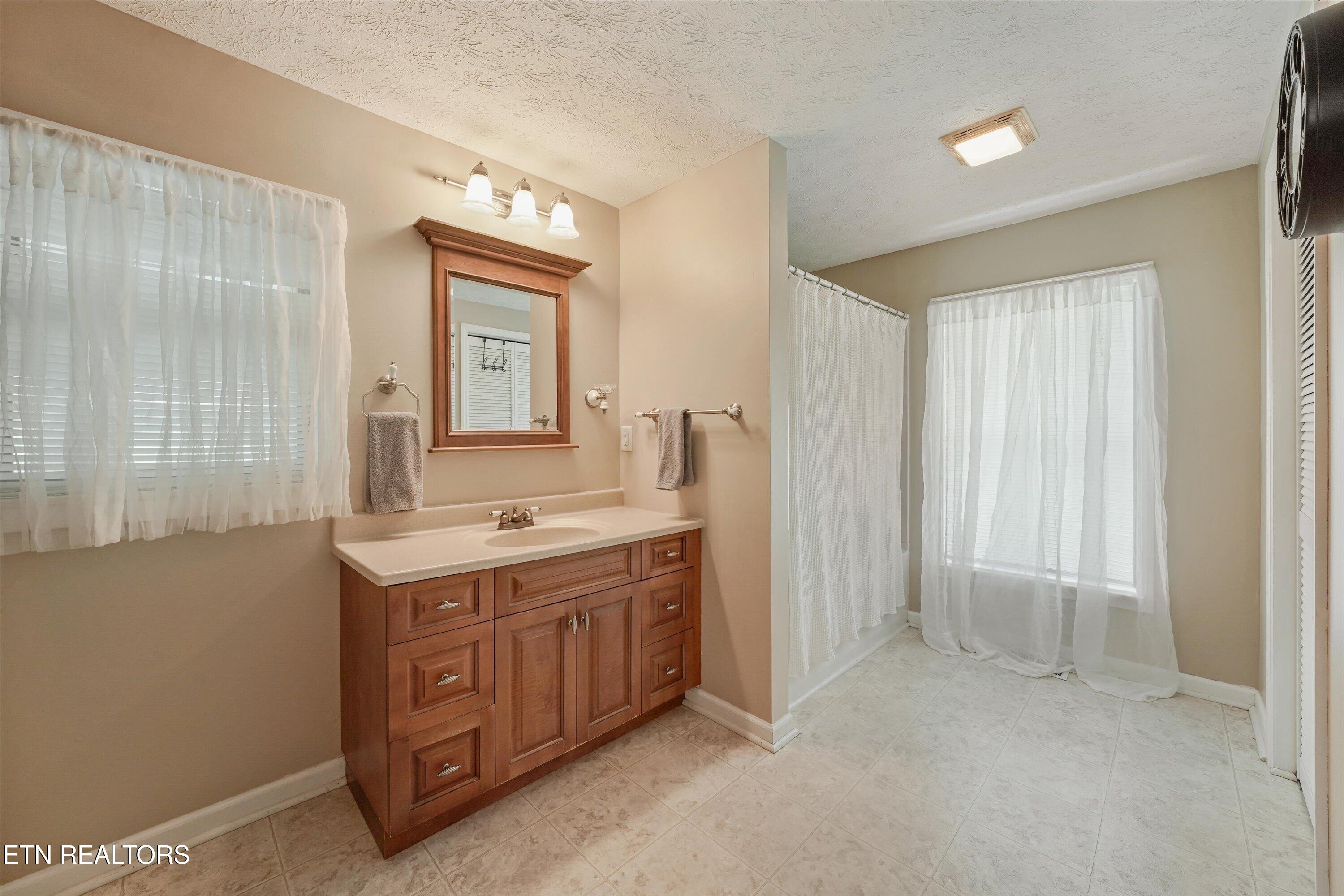 127 Mountain Road Oliver Springs, TN 37840 - Photo 17 of 36 Bathroom