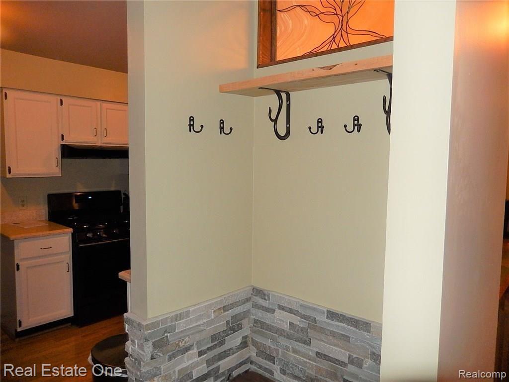 45738 Cider Mill Road Novi, MI 48374 - Photo 2 of 24 DSCN5221 (2).JPG