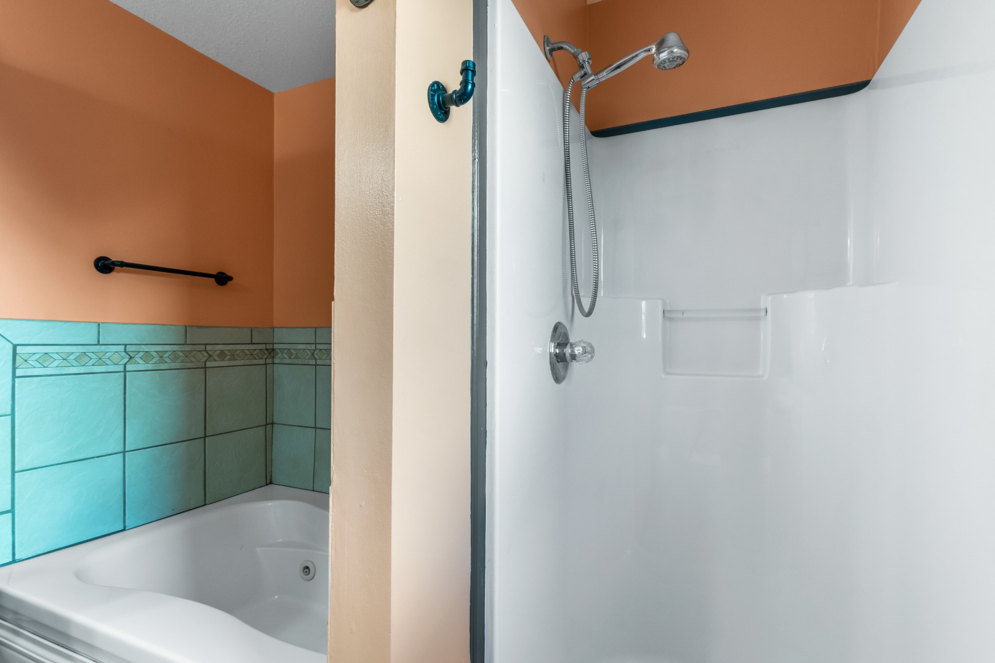 2883 Rome Lane Clarksville, TN 37040 - Photo 20 of 23 a bathroom with a bathtub