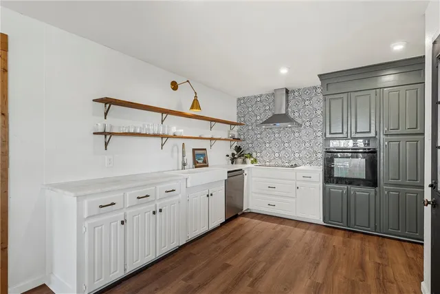 $367,000 | 401 Lindenwood Lane West, Hewitt, TX 76643