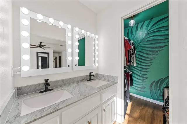 $367,000 | 401 Lindenwood Lane West, Hewitt, TX 76643