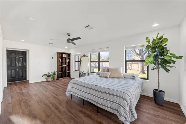 $367,000 | 401 Lindenwood Lane West, Hewitt, TX 76643