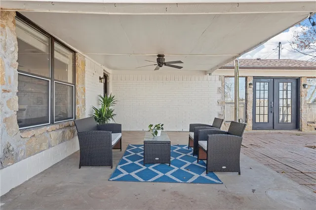 $367,000 | 401 Lindenwood Lane West, Hewitt, TX 76643